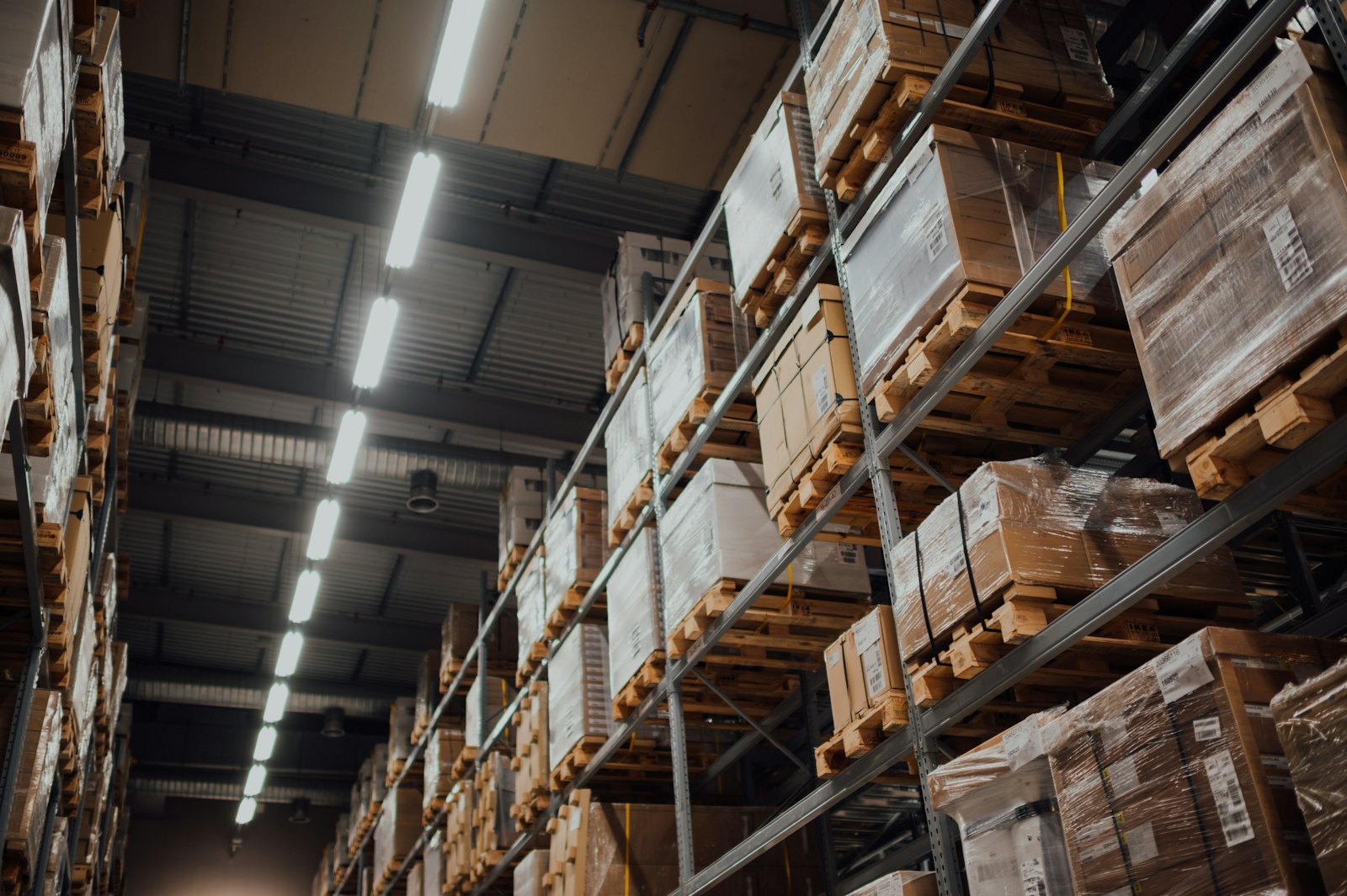 Palletised business cargo in a Globion warehouse